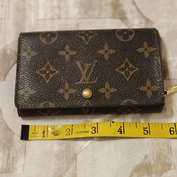 Louis Vuitton Monogram Porte Monnaie Tresor Wallet - Picture 1 of 13